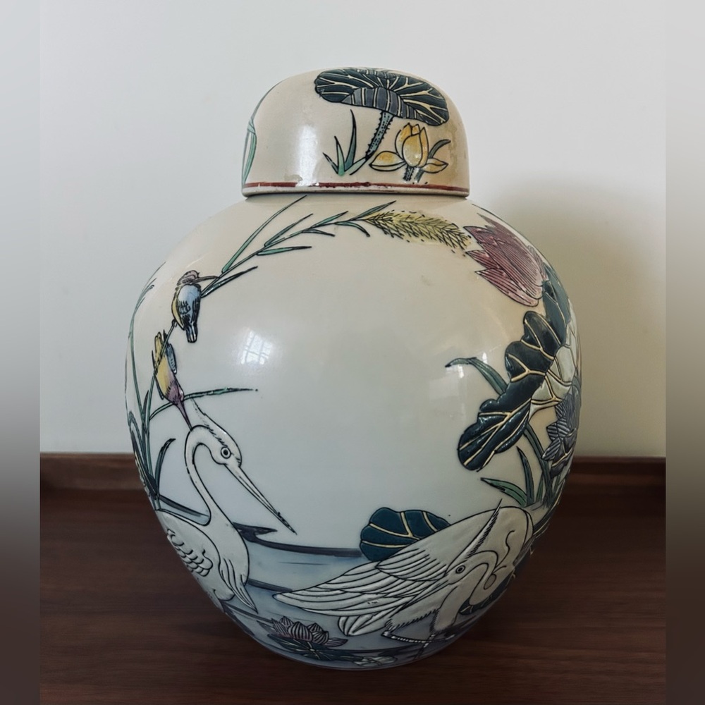 🛑SOLD🛑Vintage Chinese Porcelain Ginger Jar with Cranes and Lotus Motif - Picture 3 of 4